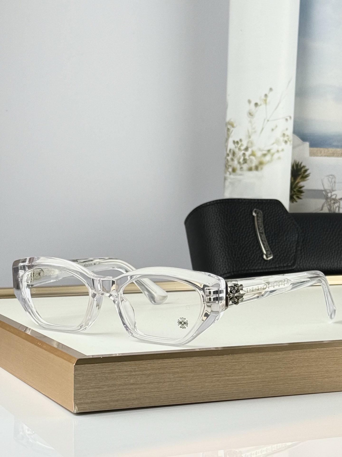 Alternative view of Glasses