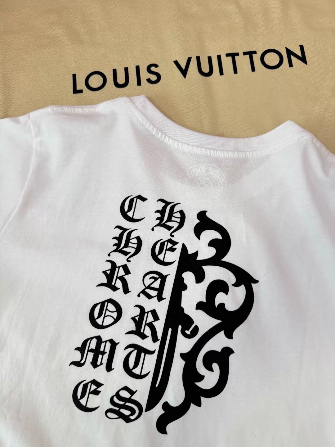 Chrome Hearts Sanskrit sword printed short sleeves - Image 4