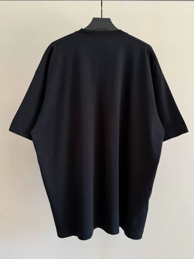 Alternative view of VETEMENTS