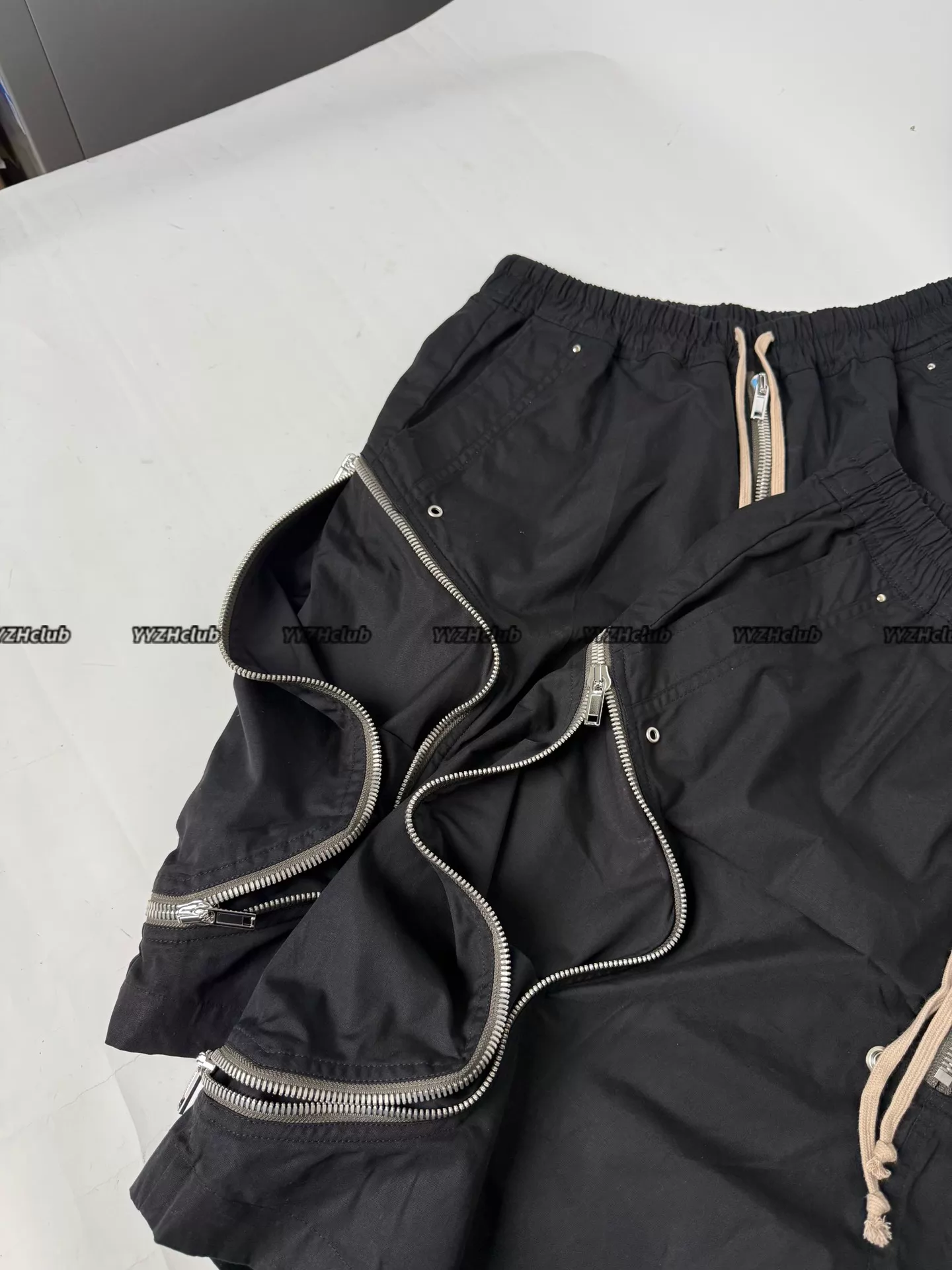 Alternative view of RickOwens Ro 26Ss Heier Bela New Te Fabric Zipper Pocket Cargo Shorts