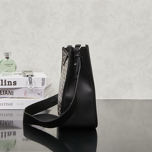 Alternative view of bag