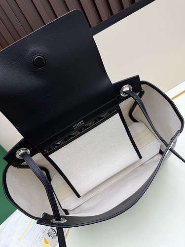 Alternative view of bag