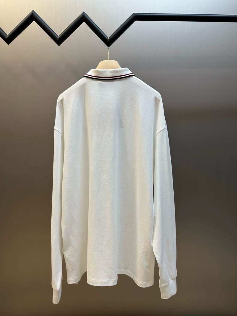 Alternative view of MiuMiu