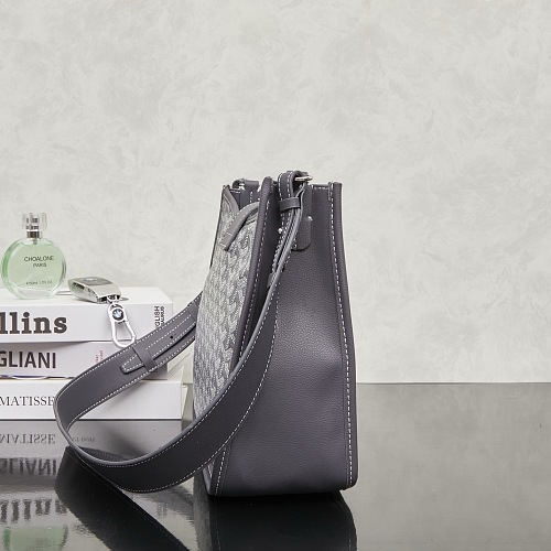 Alternative view of bag