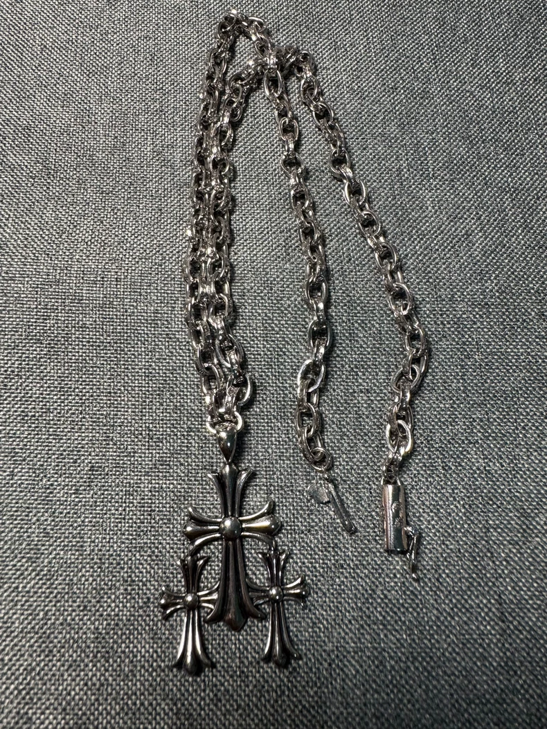 Alternative view of necklace