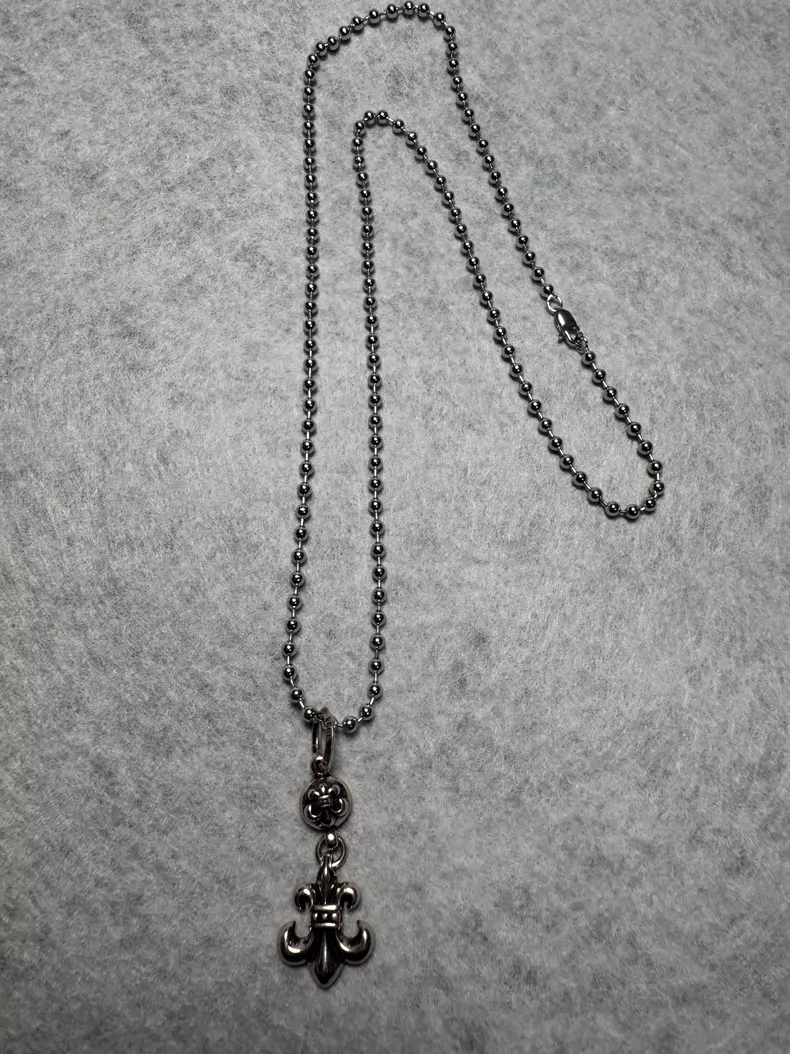 Alternative view of necklace