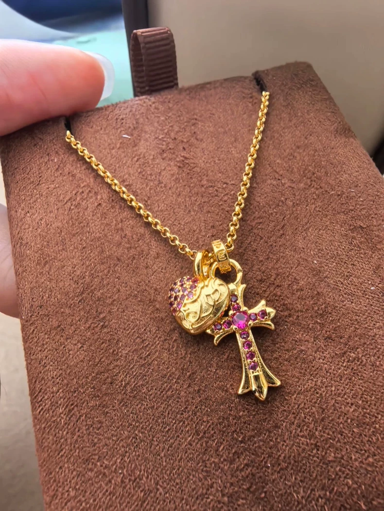Alternative view of necklace