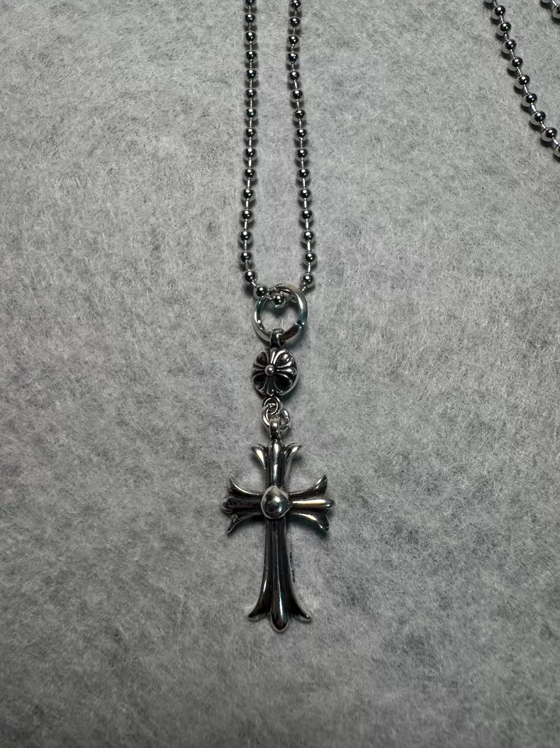 Alternative view of necklace