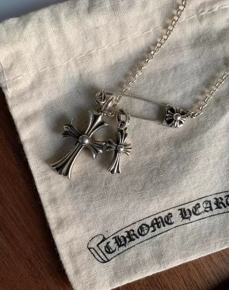 Alternative view of necklace