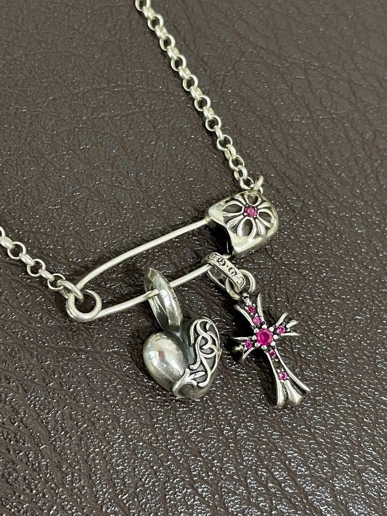 Alternative view of necklace