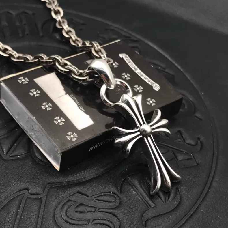 Alternative view of necklace