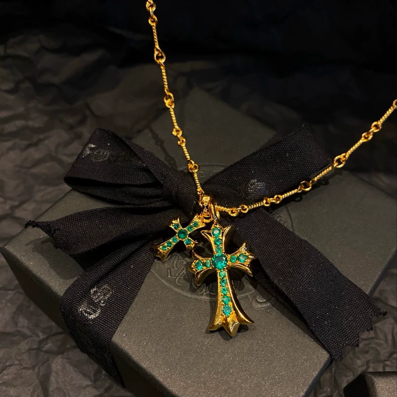 Alternative view of necklace
