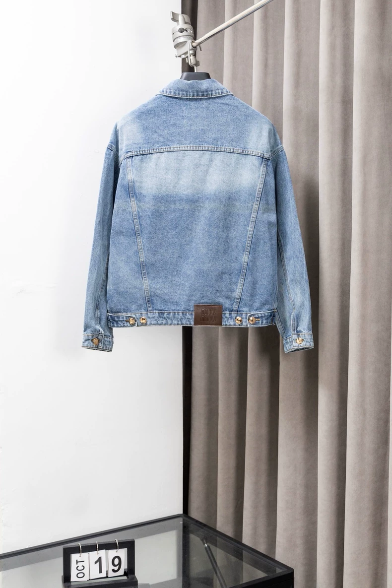 Alternative view of MiuMiu